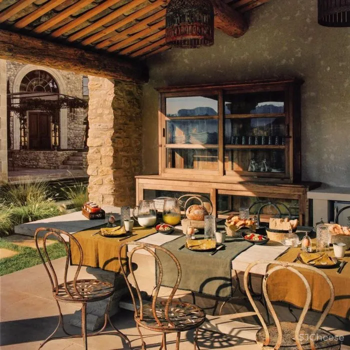 普罗旺斯百年建筑改造的精品酒店,建筑的时间感比薰衣草更迷人!