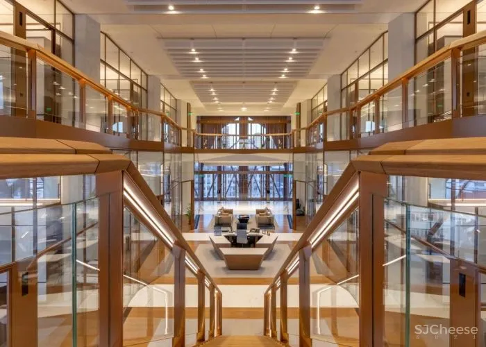 Foster Partners新作落成，蜂窝状外立面让人耳目一新！