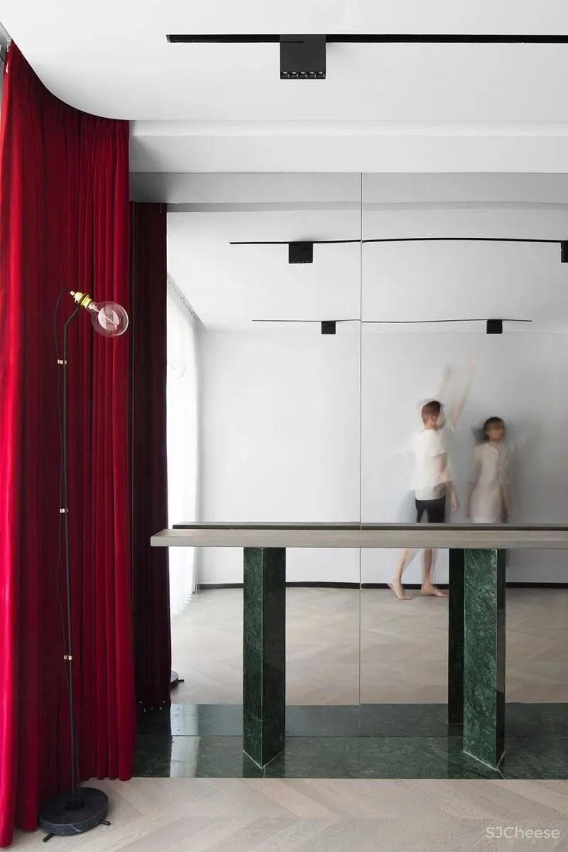 新作 “老破小”中的家庭剧院，上海 寻长设计