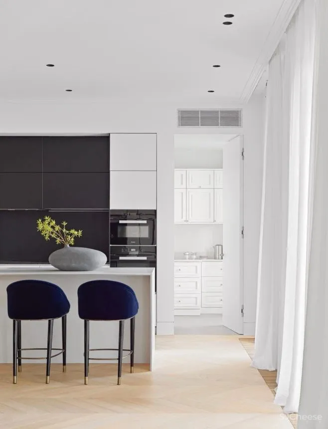 Iva Usubyan新作 独具质感