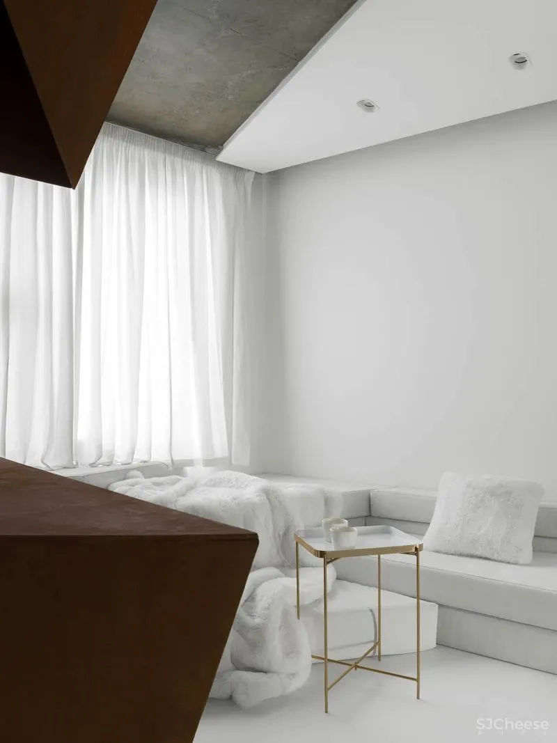 70㎡女生单身公寓，白色至上，前卫时尚