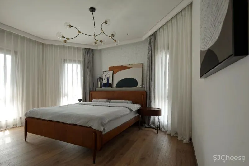 100㎡“胶片质感”的家,小吧台、取景框、大胆撞色...摩登又复古!