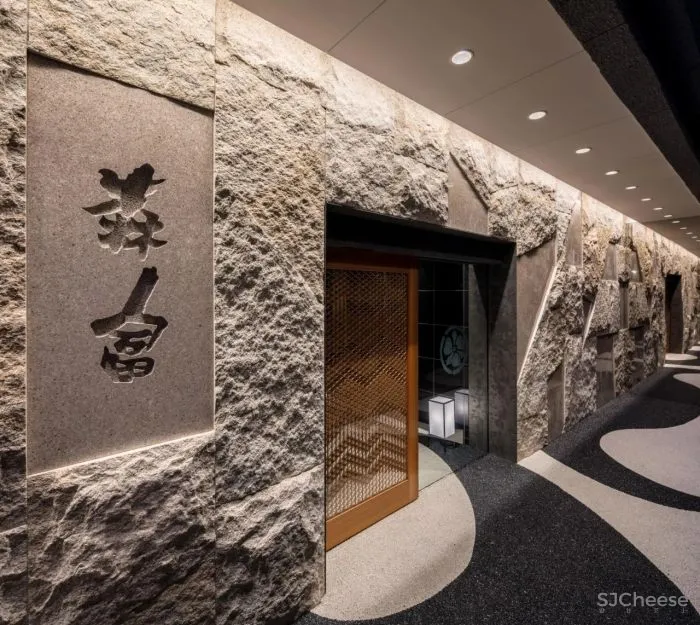 森富日本料理餐厅设计，设计灵感来自城堡