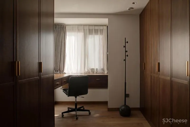 100㎡“胶片质感”的家,小吧台、取景框、大胆撞色...摩登又复古!