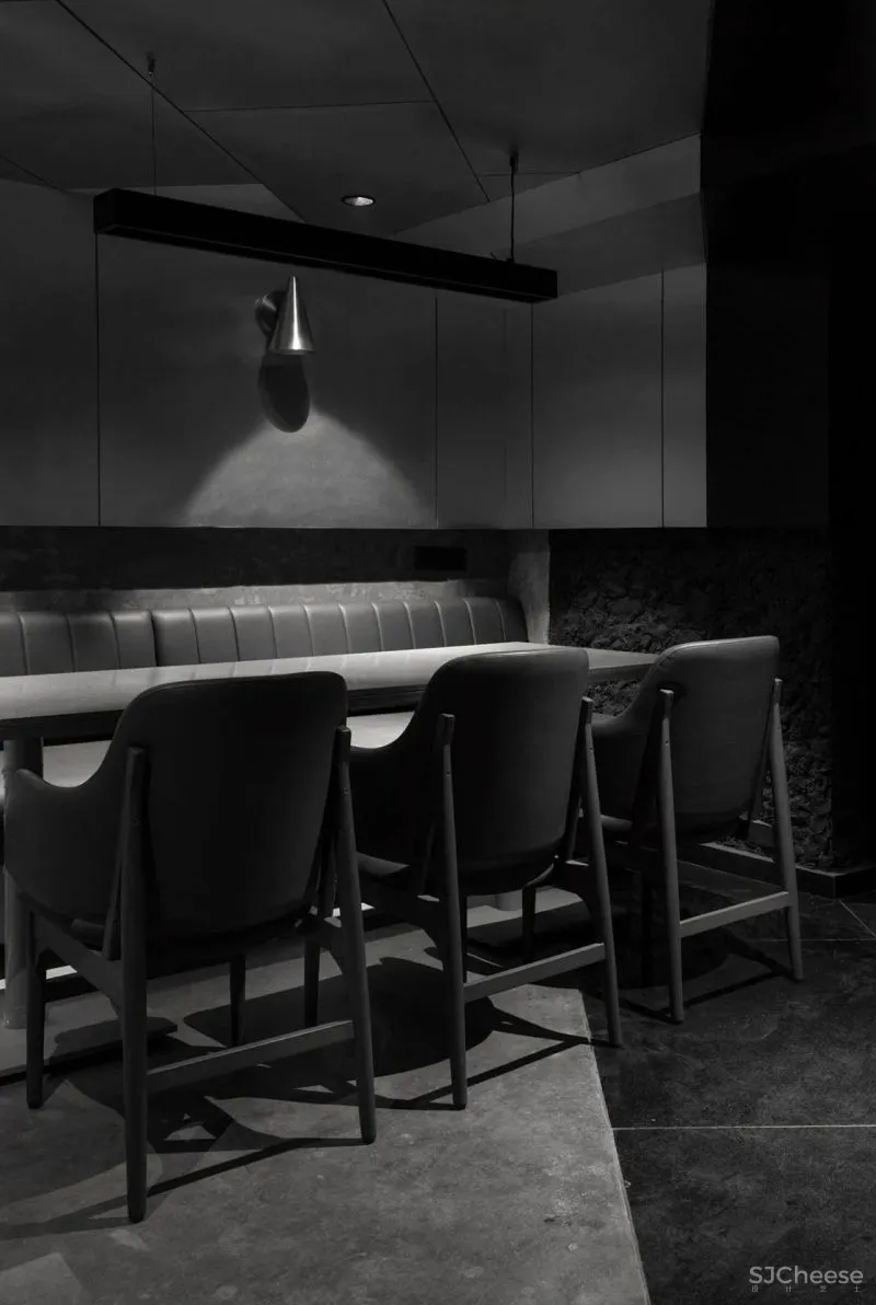 RENESA ARCHITECTURE新作|暗黑式混凝土结构