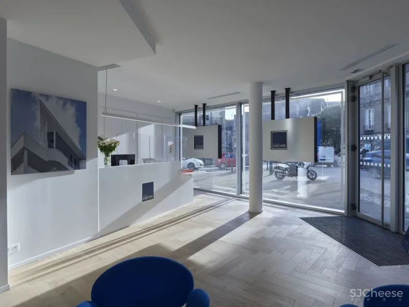 法国老城银行改造成办公室，古老与现代交相辉映，竟毫无违和感？