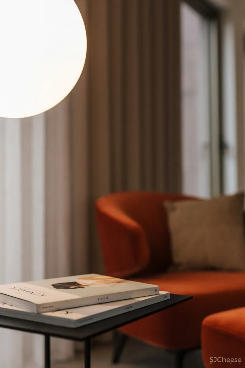 125㎡顶层公寓现代极简室内装饰设计