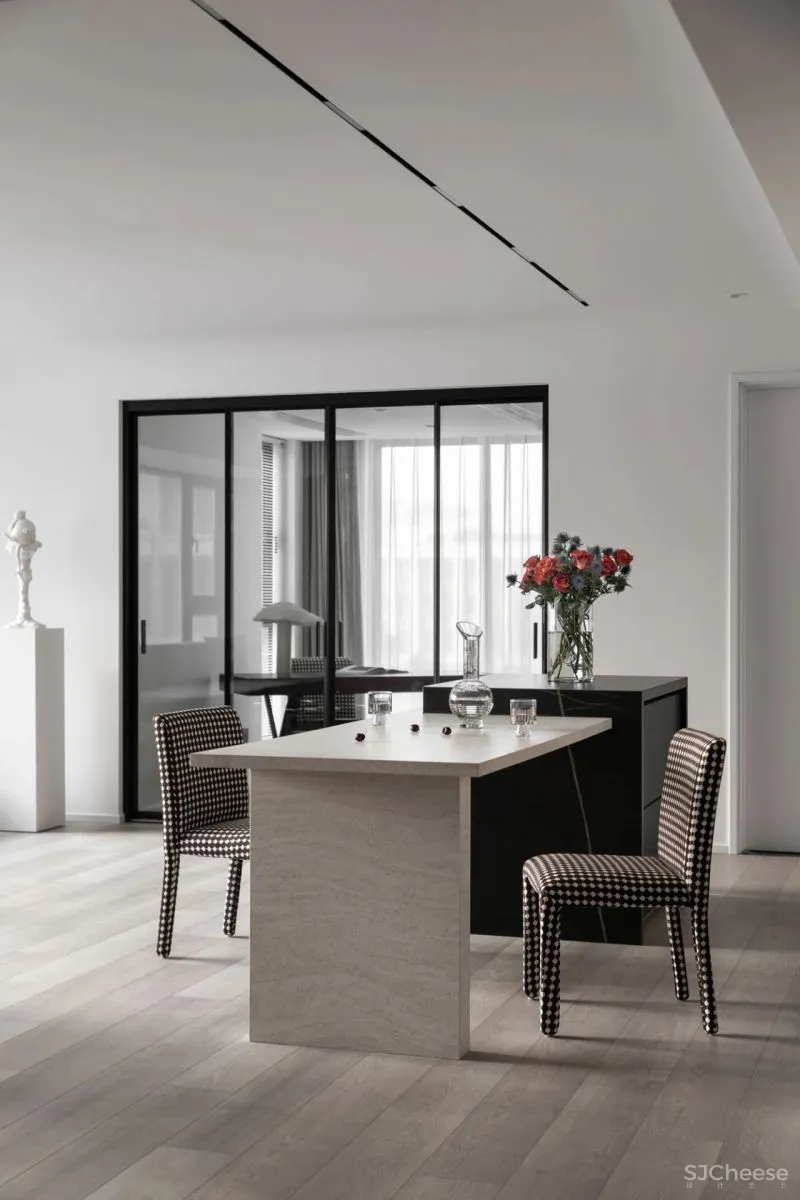 波普元素+红色,热烈自由的现代主义 菲拉设计