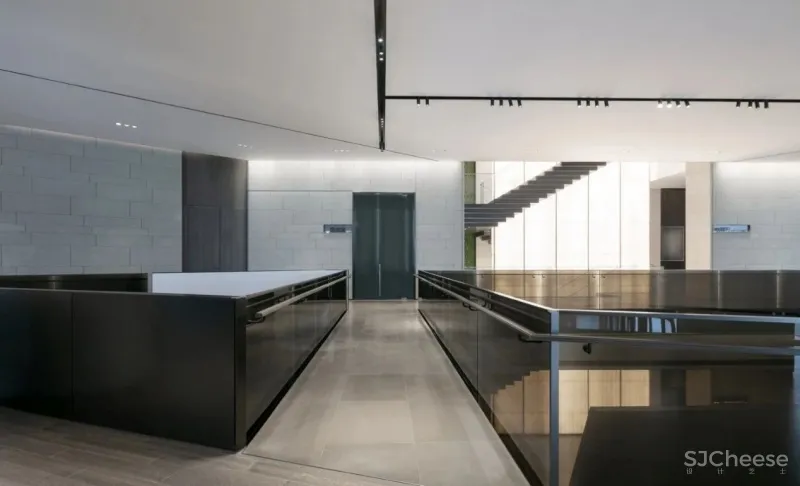 翘首眺江汉,低头见彩虹 DIA丹健国际