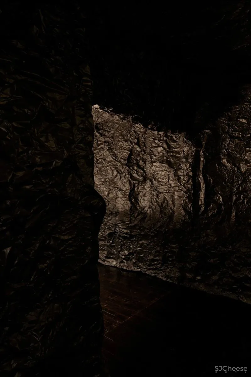 UNDER THE SEA SARAH - SEBASTIAN ARMADALE BY RUSSELL - GEORGE.