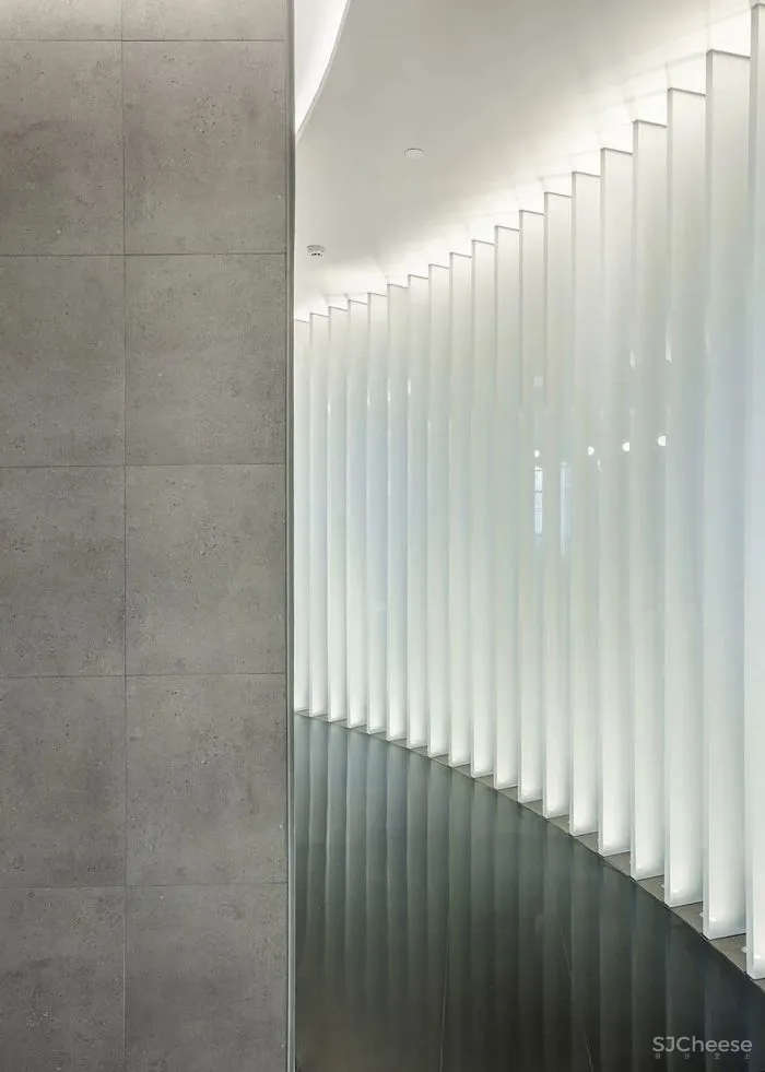 这个酒店里的餐厅太会了，竟然是个时尚艺术打卡地？！