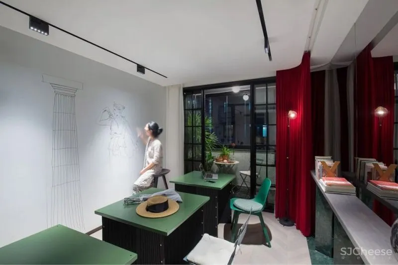 新作 “老破小”中的家庭剧院，上海 寻长设计