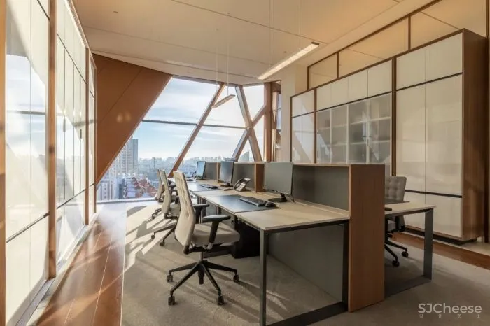 Foster Partners新作落成，蜂窝状外立面让人耳目一新！