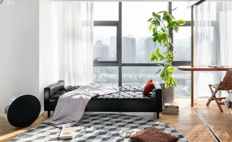 设计师独居51㎡,超大玻璃墙,卧室能隐身,地板能收纳!真·迷你豪宅!