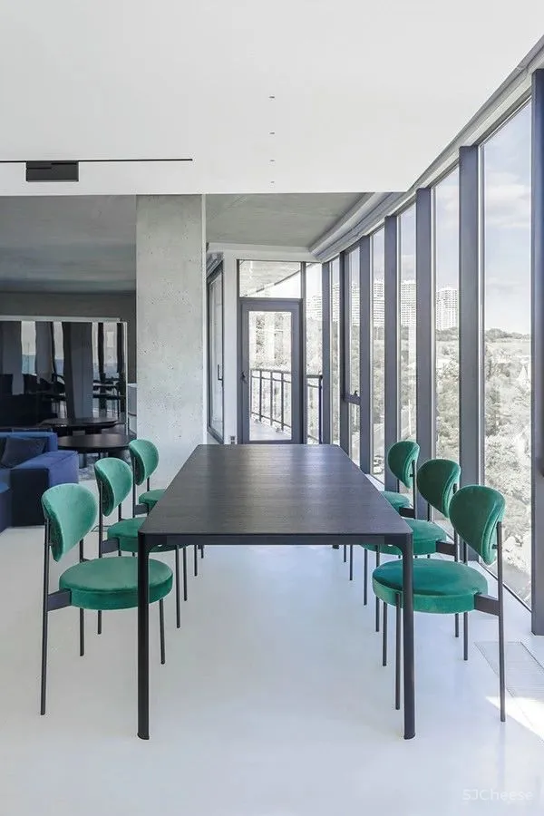 320㎡天然色系，与大海的颜色产生共鸣和交融