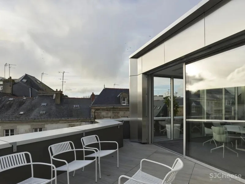 法国老城银行改造成办公室，古老与现代交相辉映，竟毫无违和感？