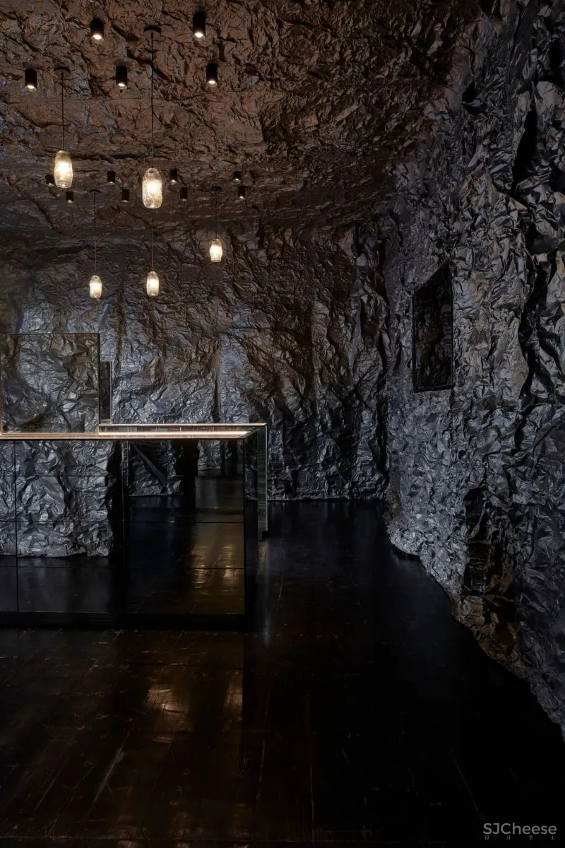 UNDER THE SEA SARAH - SEBASTIAN ARMADALE BY RUSSELL - GEORGE.