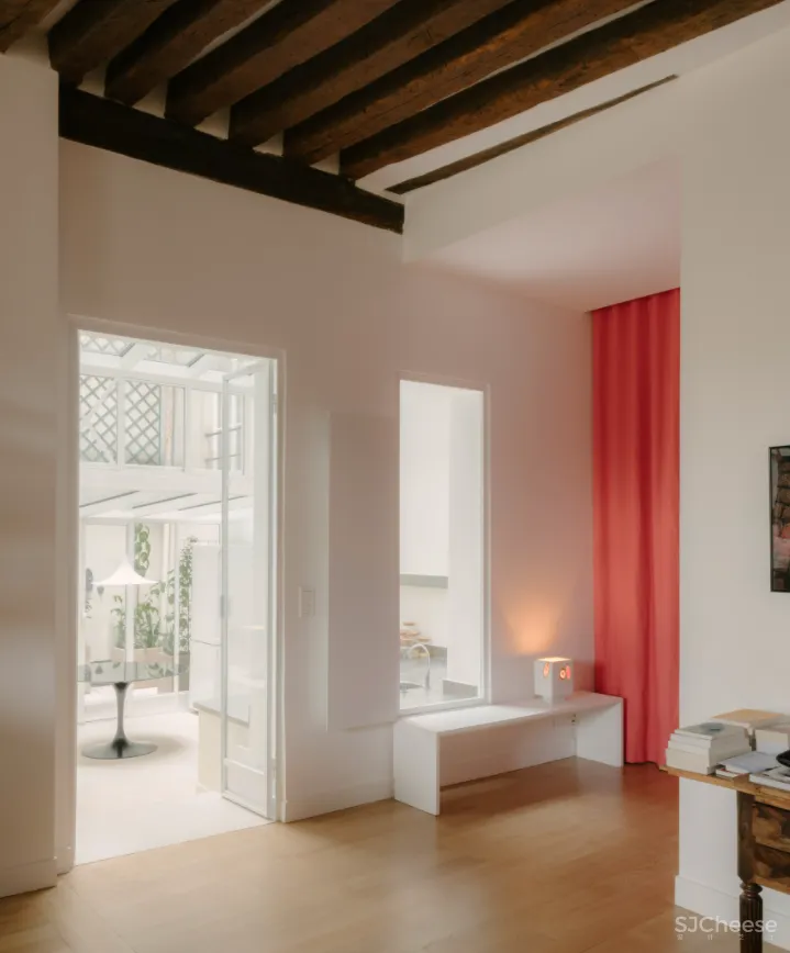 老宅不仅得到了翻新,还加入了许多屋主超爱的艺术元素