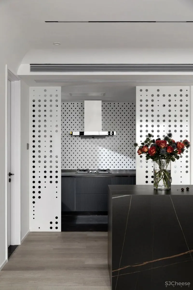 波普元素+红色,热烈自由的现代主义 菲拉设计