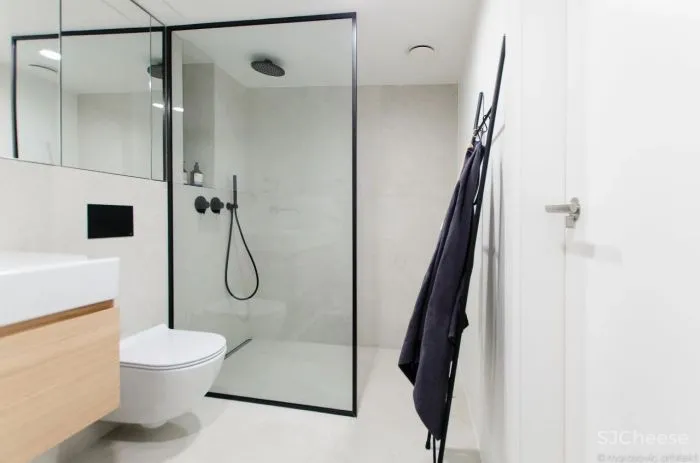 在空间中建夹层,让仅有三处彩光点的家居然如此明媚!