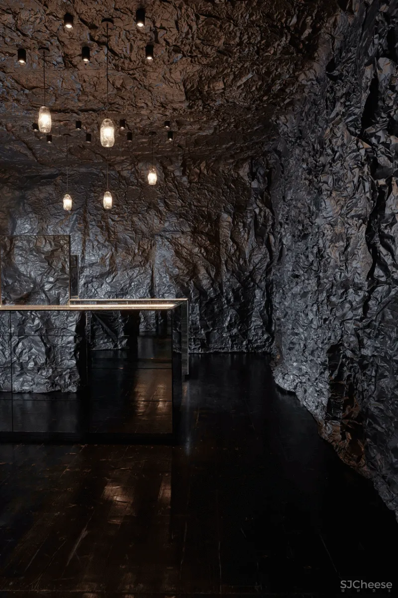 UNDER THE SEA SARAH - SEBASTIAN ARMADALE BY RUSSELL - GEORGE.