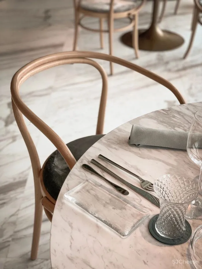 餐厅设计宁静舒缓似河流