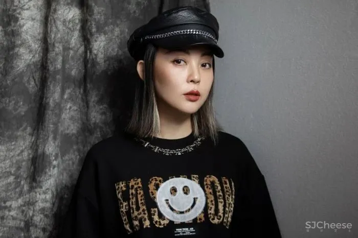 AN AURA设计|「出界 X 入格 」城市中心环幕公寓