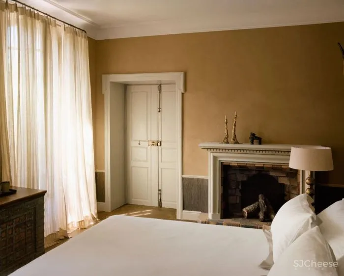 普罗旺斯百年建筑改造的精品酒店,建筑的时间感比薰衣草更迷人!