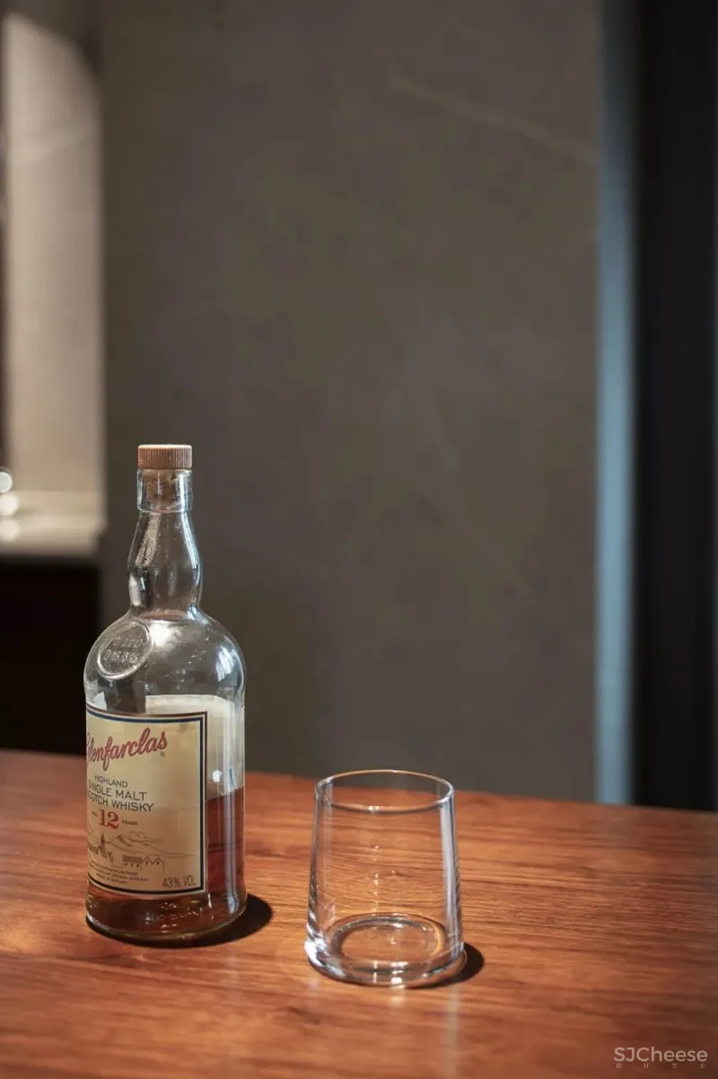 MIYUKO美域高 丨简单不平凡,这样的“高级黑”谁不爱