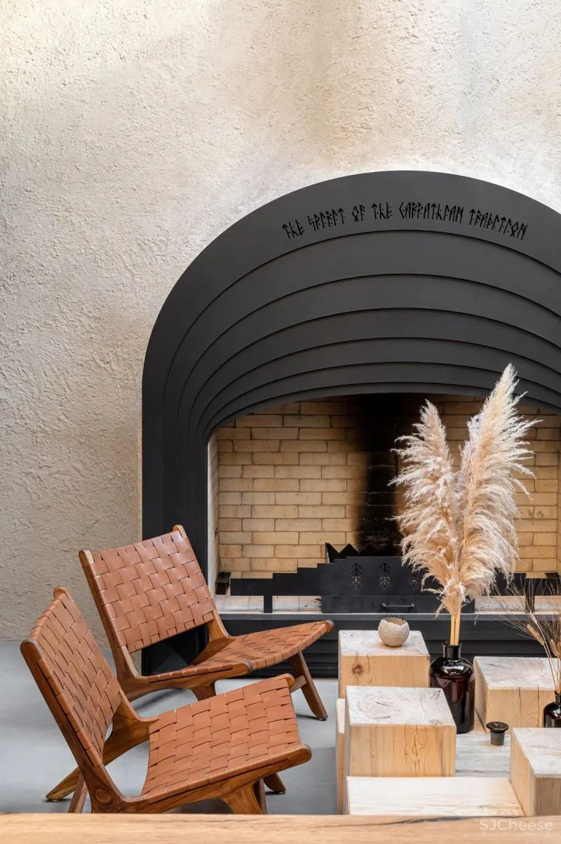 一个19世纪的6层老建筑,被改造成5个概念酒吧和餐吧,由低往高,越往上走越上头!