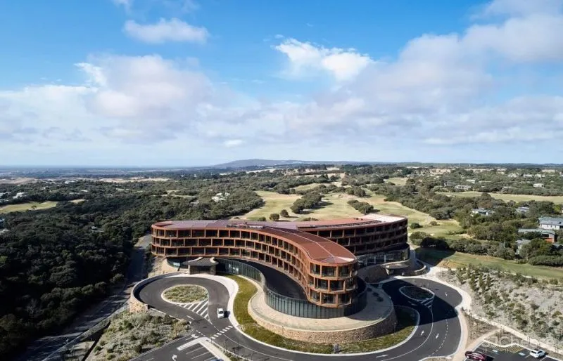 起伏沙丘中的舒展形体 RACV度假酒店 Wood Marsh