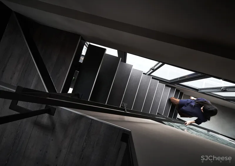 132㎡工业风Loft，玻璃材质、大中岛、独立衣帽间...打造职住一体的家！