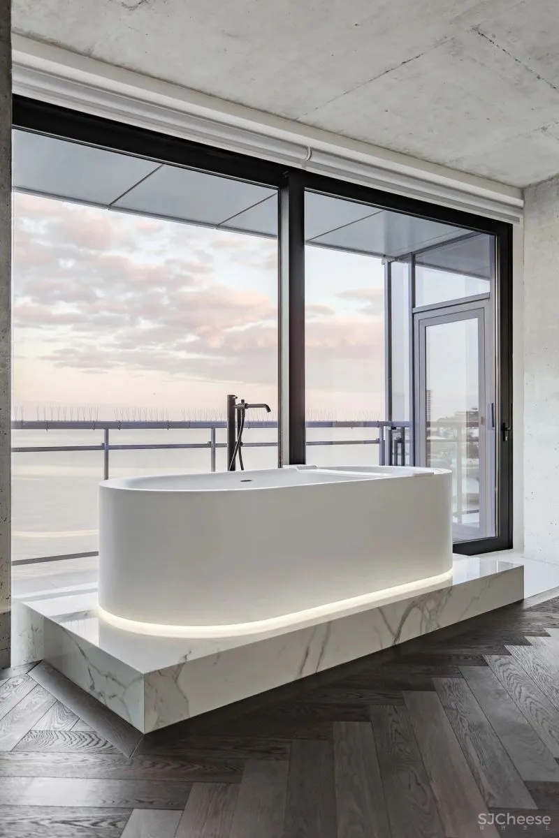 超广角落地窗私人公寓，不出户眺望整个黑海！