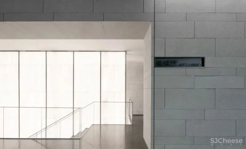 翘首眺江汉,低头见彩虹 DIA丹健国际