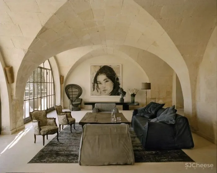 普罗旺斯百年建筑改造的精品酒店,建筑的时间感比薰衣草更迷人!