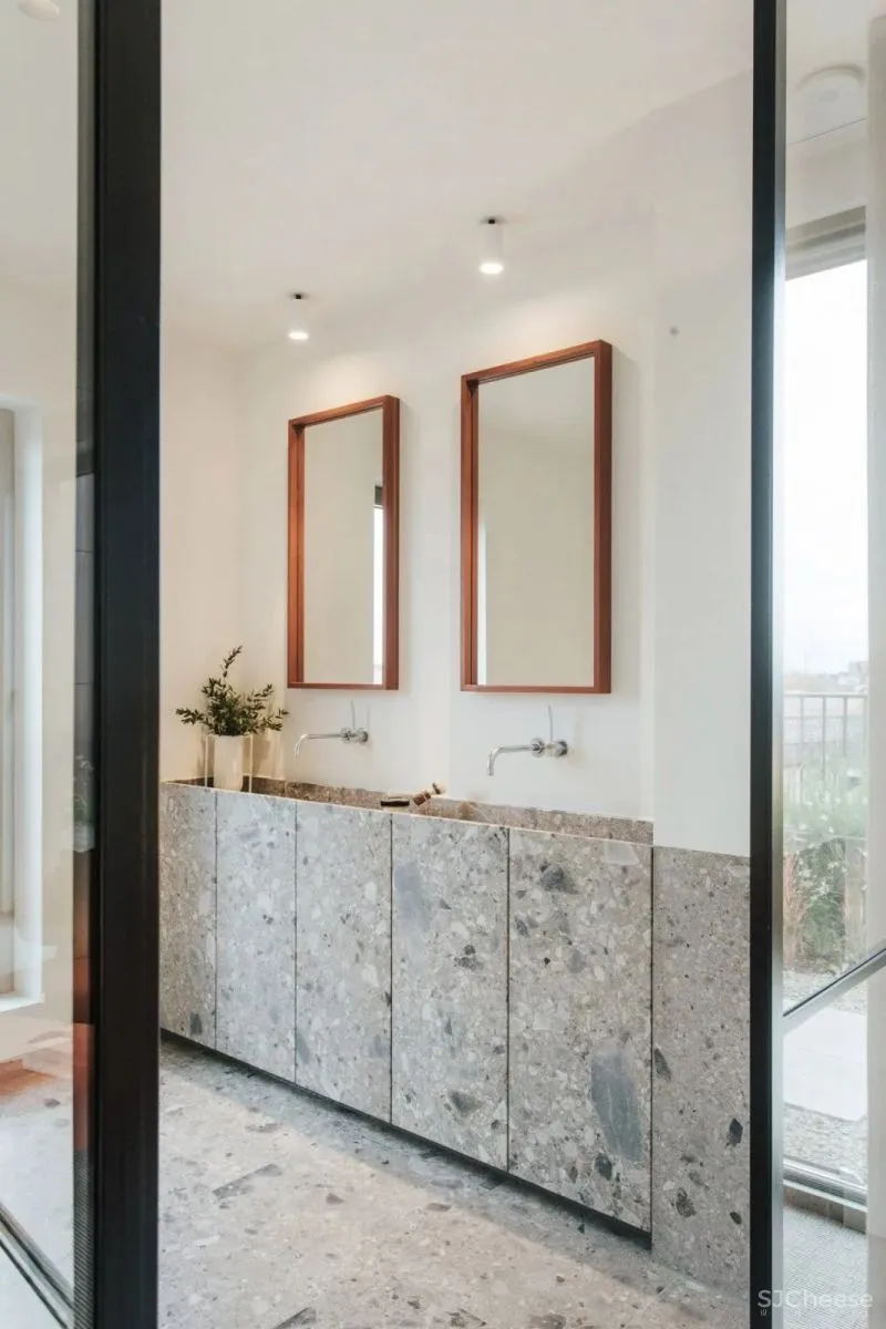 125㎡顶层公寓现代极简室内装饰设计