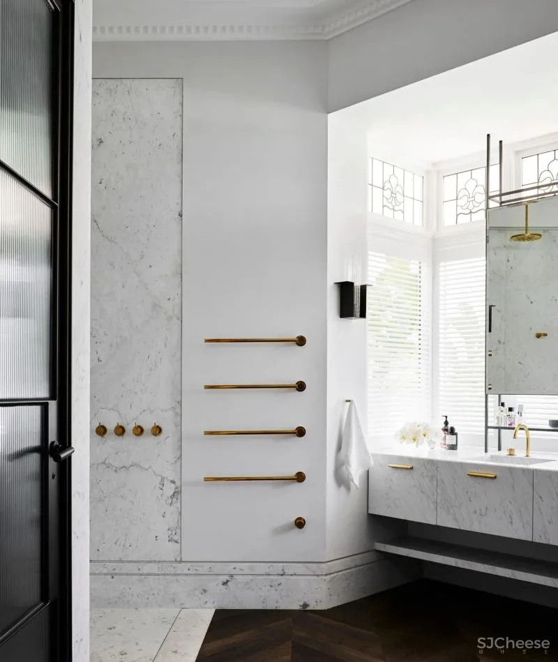 海滨别墅改造,传统与现代的色彩碰撞!