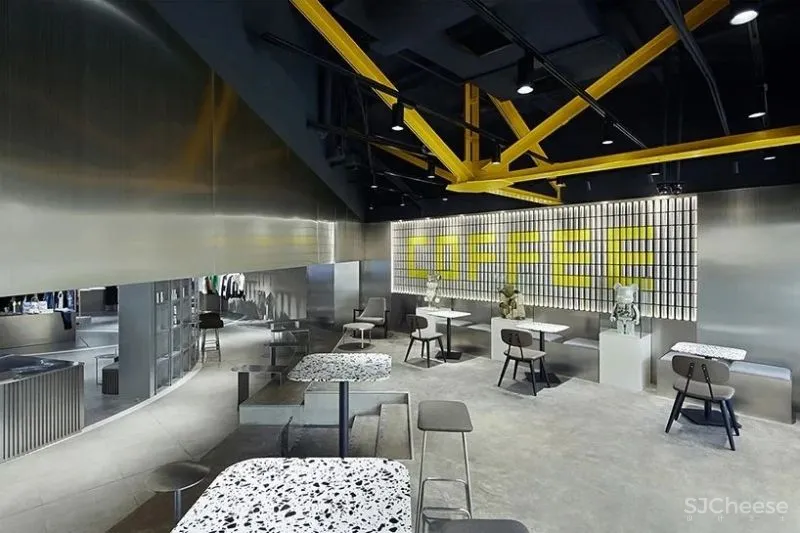 咖啡馆呈现出一种凉爽、未来主义的整体氛围