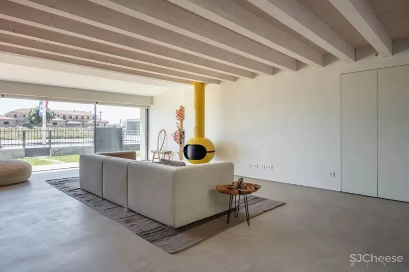 PF Architecture Studio 以中世纪蝶形屋顶为扩建设计的海边别墅