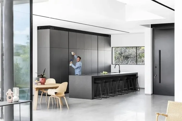 以色列的极简主义黑白美学 Raz Melamed新作