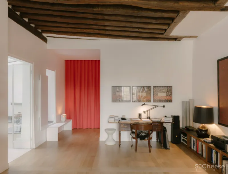 老宅不仅得到了翻新,还加入了许多屋主超爱的艺术元素