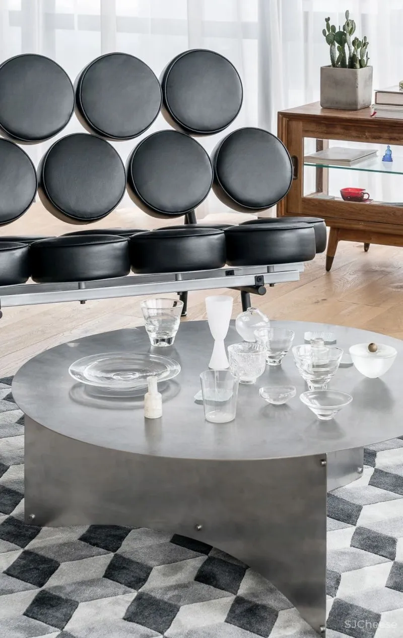 设计师独居51㎡,超大玻璃墙,卧室能隐身,地板能收纳!真·迷你豪宅!