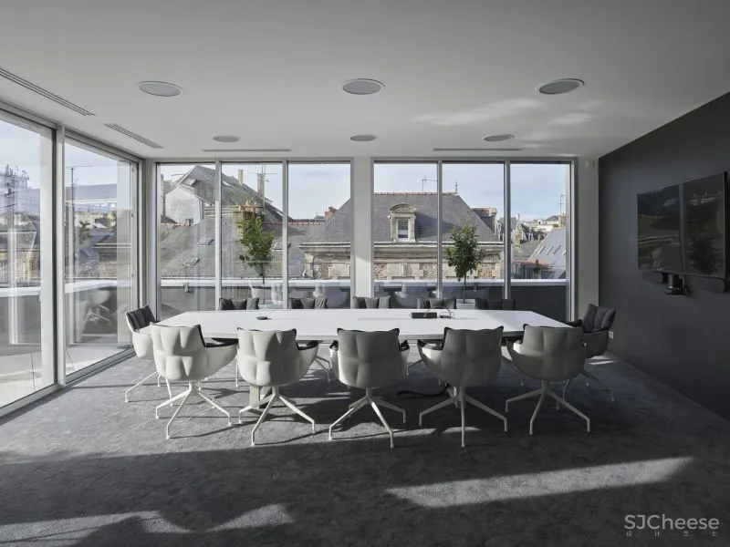 法国老城银行改造成办公室，古老与现代交相辉映，竟毫无违和感？