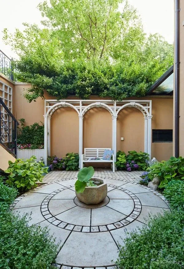 “下沉式”庭院来袭,比传统院子更实用!