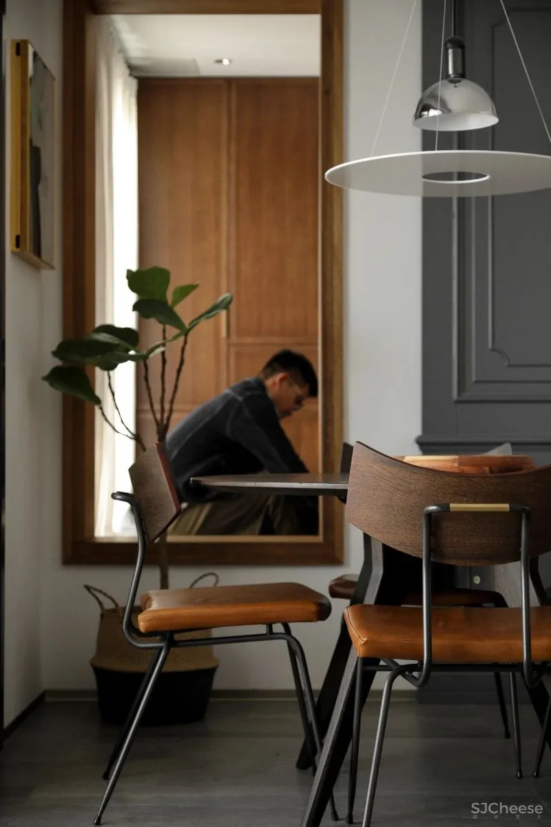 100㎡“胶片质感”的家,小吧台、取景框、大胆撞色...摩登又复古!