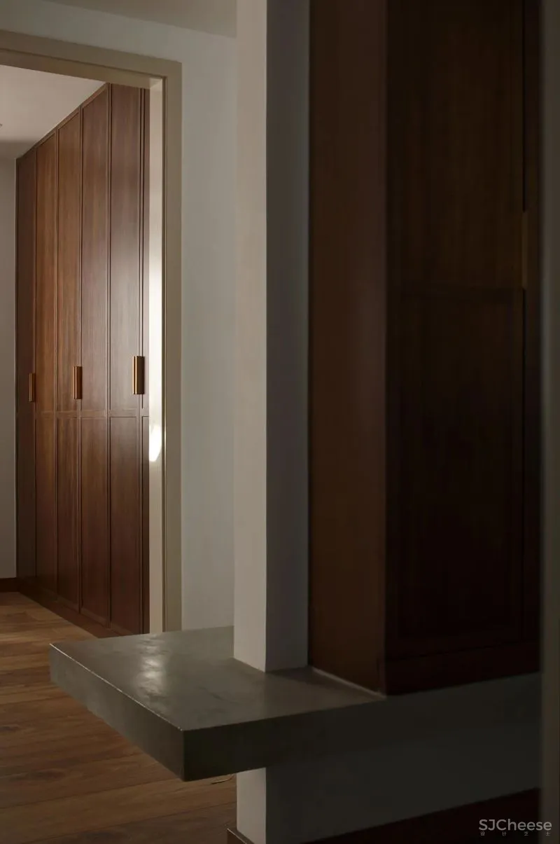 100㎡“胶片质感”的家,小吧台、取景框、大胆撞色...摩登又复古!