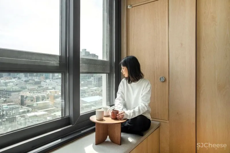 Ian Lee丨极简主义的木色温情