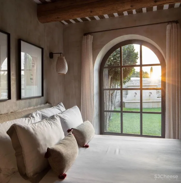 普罗旺斯百年建筑改造的精品酒店,建筑的时间感比薰衣草更迷人!