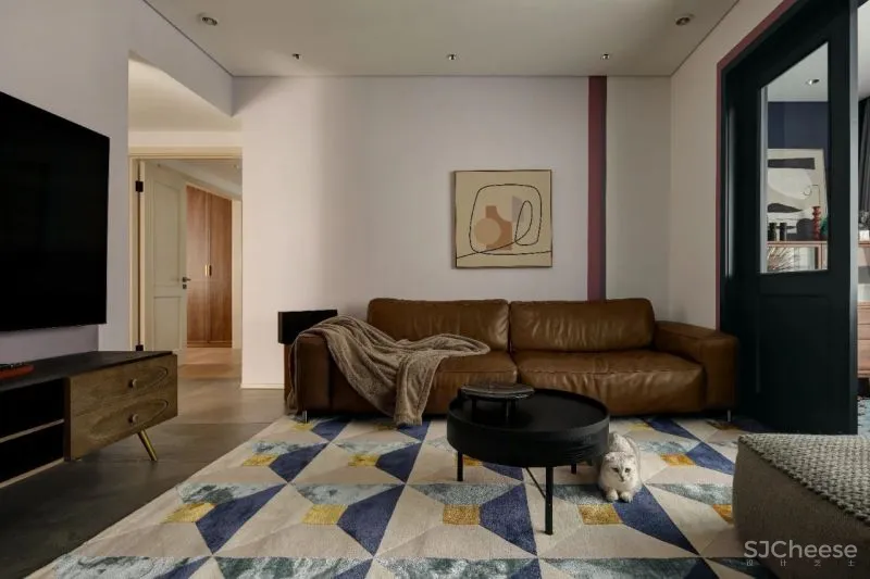 100㎡“胶片质感”的家,小吧台、取景框、大胆撞色...摩登又复古!