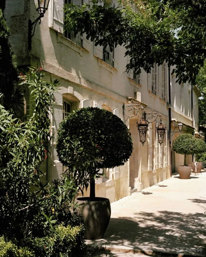 普罗旺斯百年建筑改造的精品酒店,建筑的时间感比薰衣草更迷人!